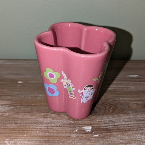Disney Other - Disney "It's a Small World" flower-shaped shot glass - pink ceramic